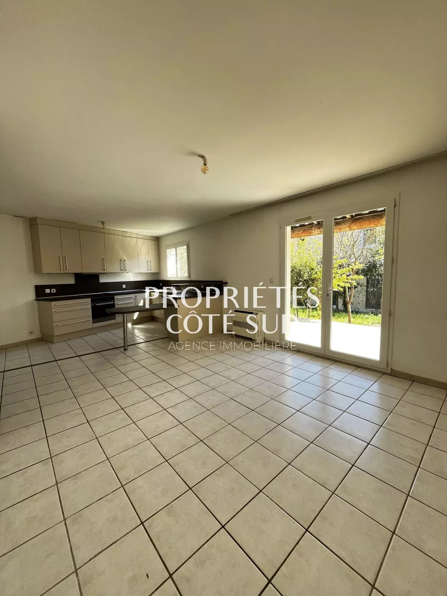 Appartement à vendre à Entraigues sur la sorgue, 80 m², 4 pièces – photo 1 sur 9