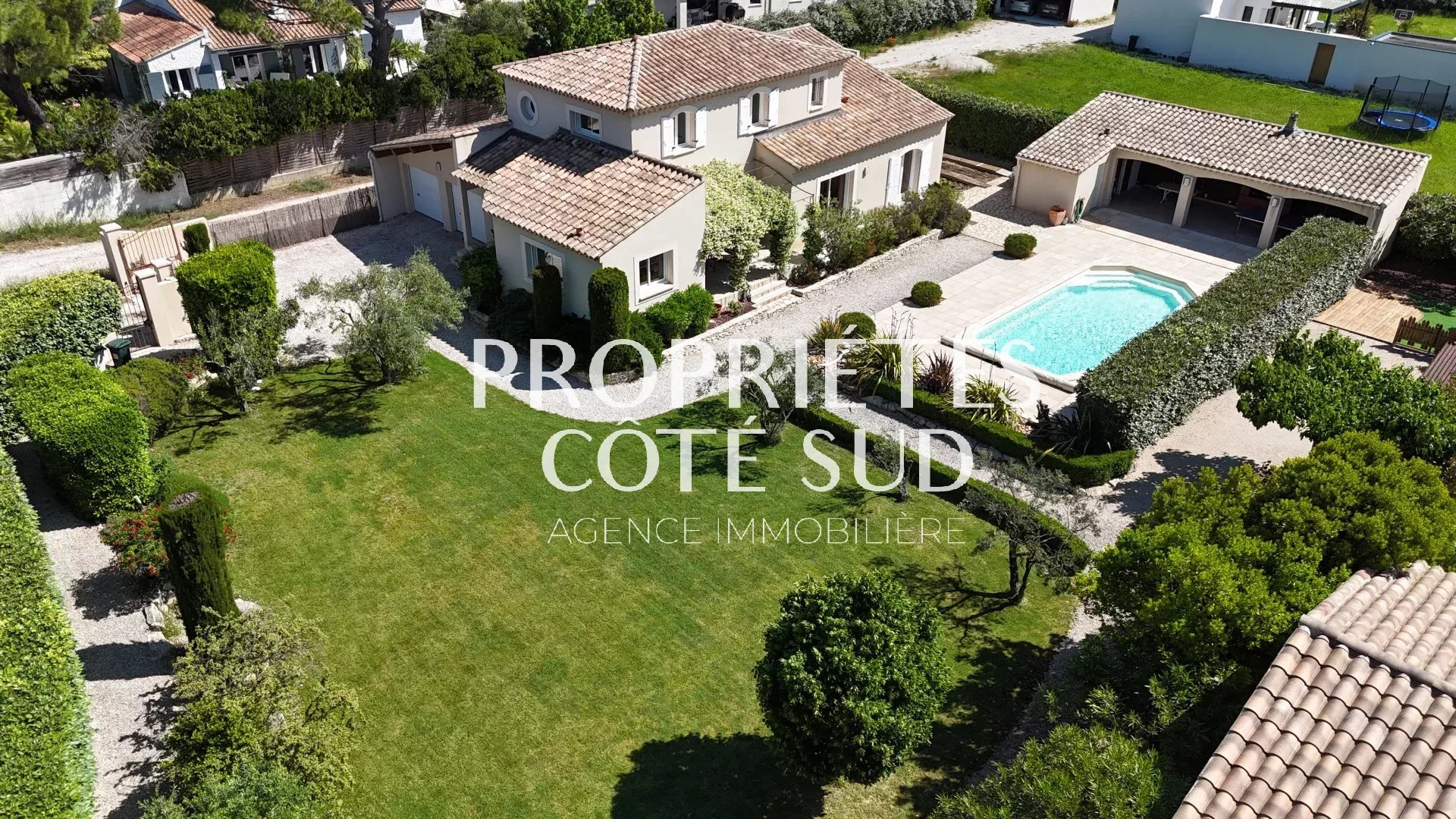 Commerce à vendre à Pujaut, 190 m², 7 pièces – photo 1 sur 8