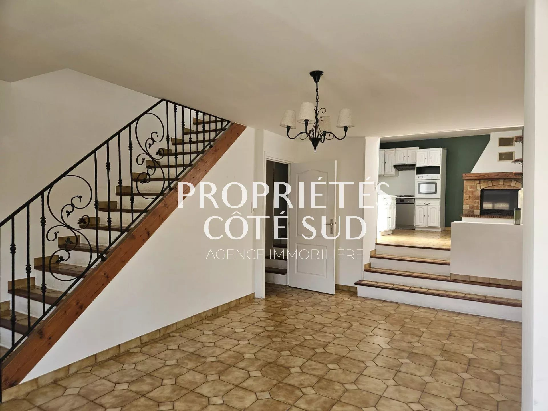 Maison à vendre à Venejan, 95 m², 5 pièces – photo 2 sur 15