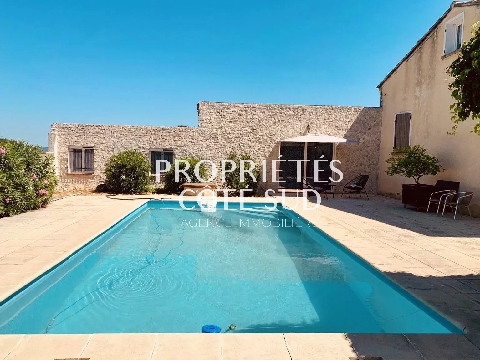 Maison à vendre à St genies de comolas, 241 m², 8 pièces – photo 1 sur 8