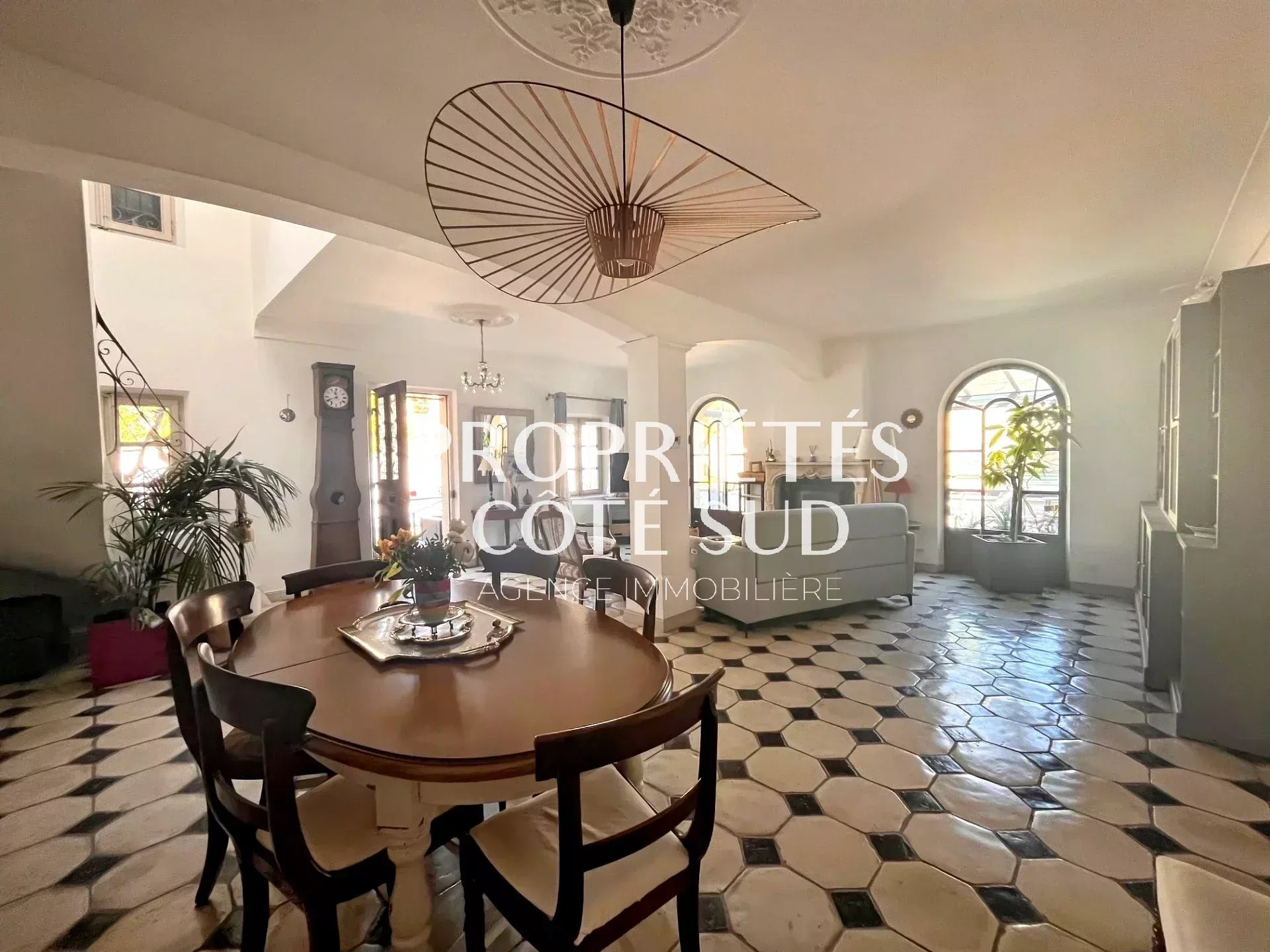 Maison à vendre à Pujaut, 246 m², 7 pièces – photo 3 sur 17