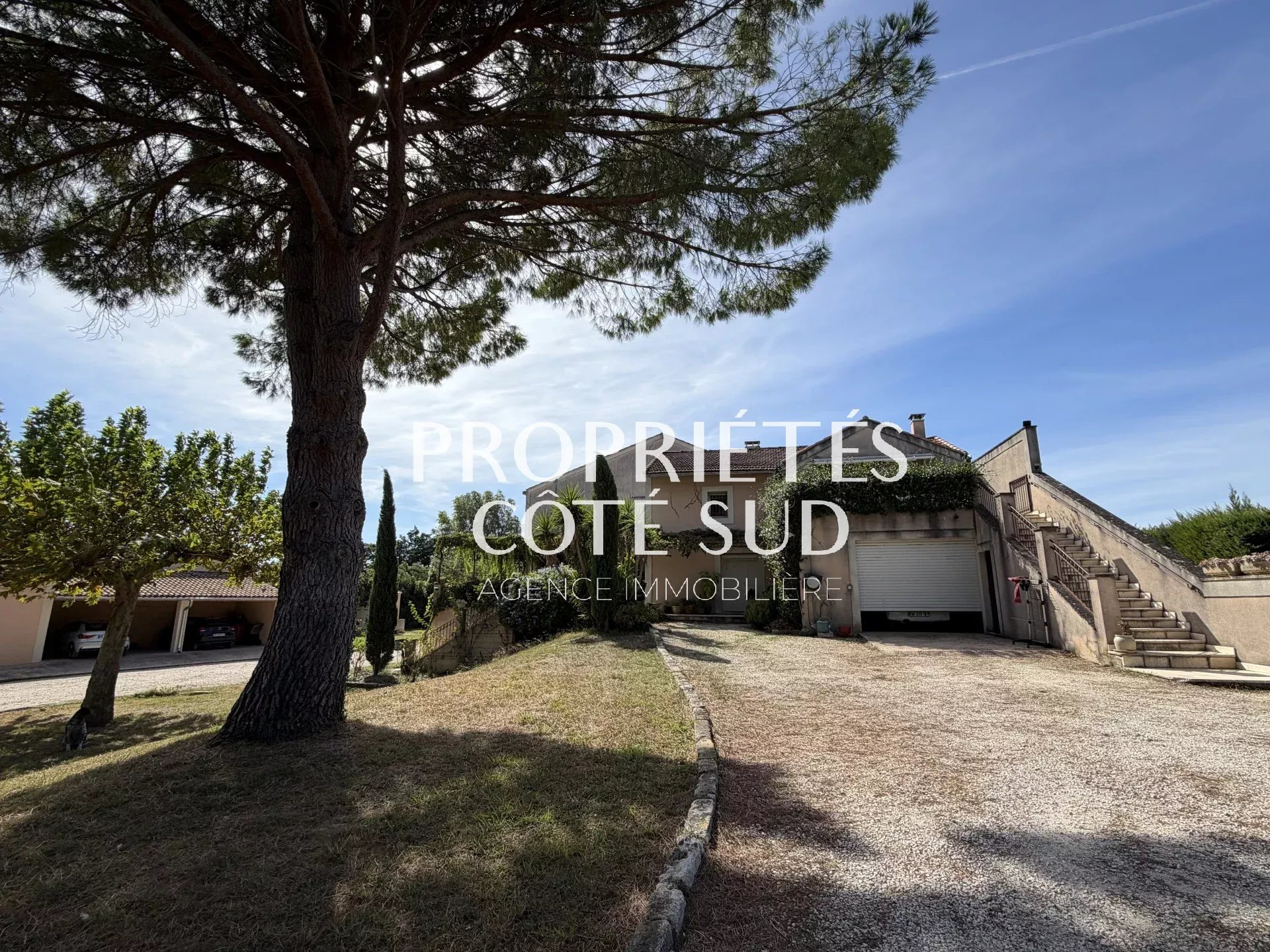 Commerce à vendre à Avignon, 306 m² – photo 1 sur 8