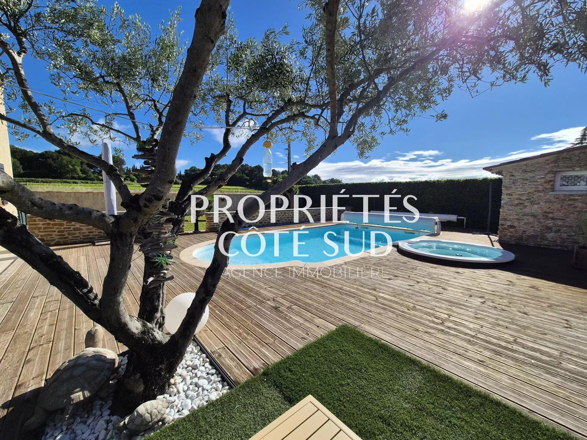 Maison à vendre à Laudun l ardoise, 130 m², 5 pièces – photo 1 sur 11
