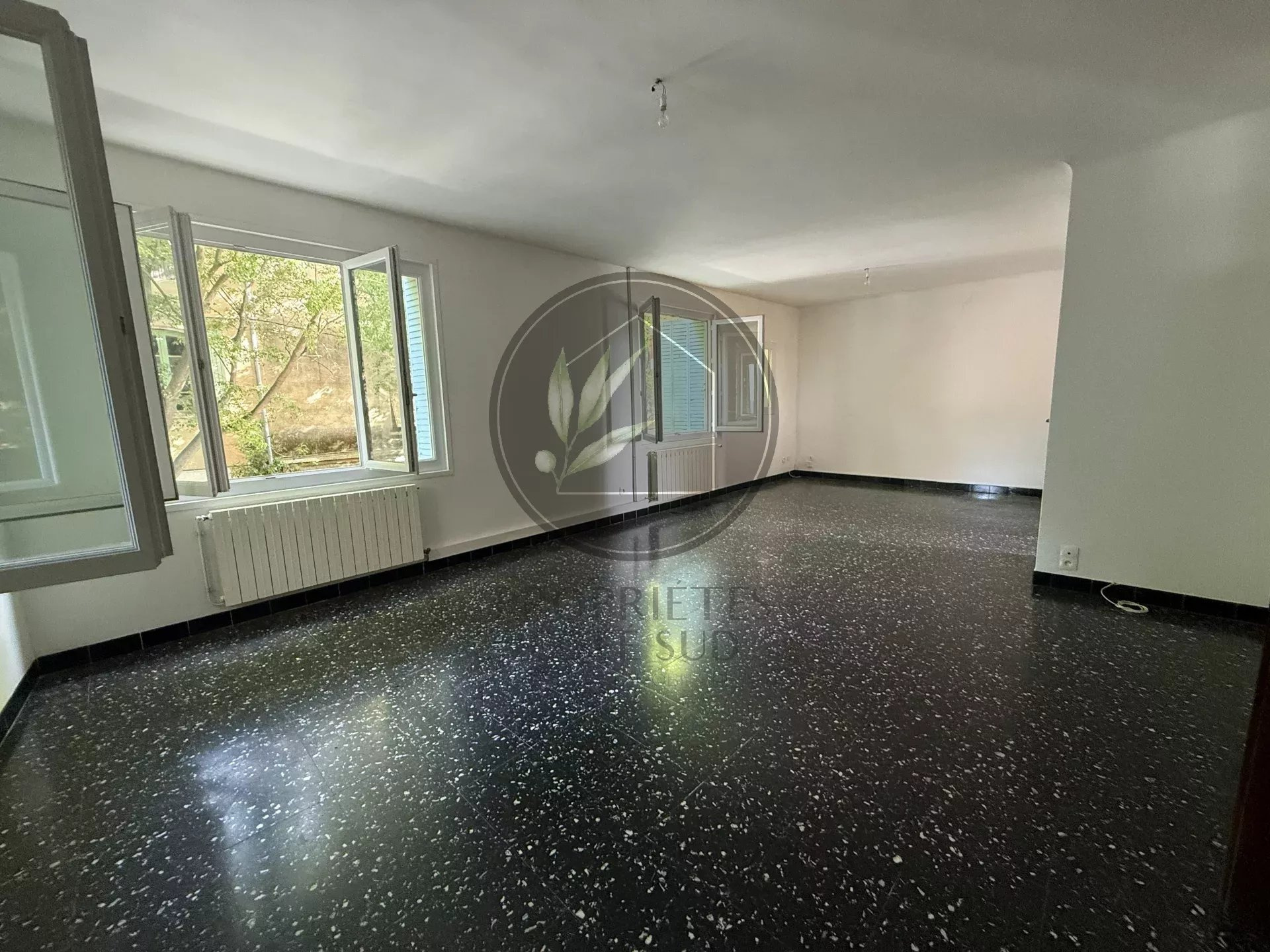 Maison à vendre à Laudun l ardoise, 157 m², 6 pièces – photo 1 sur 8