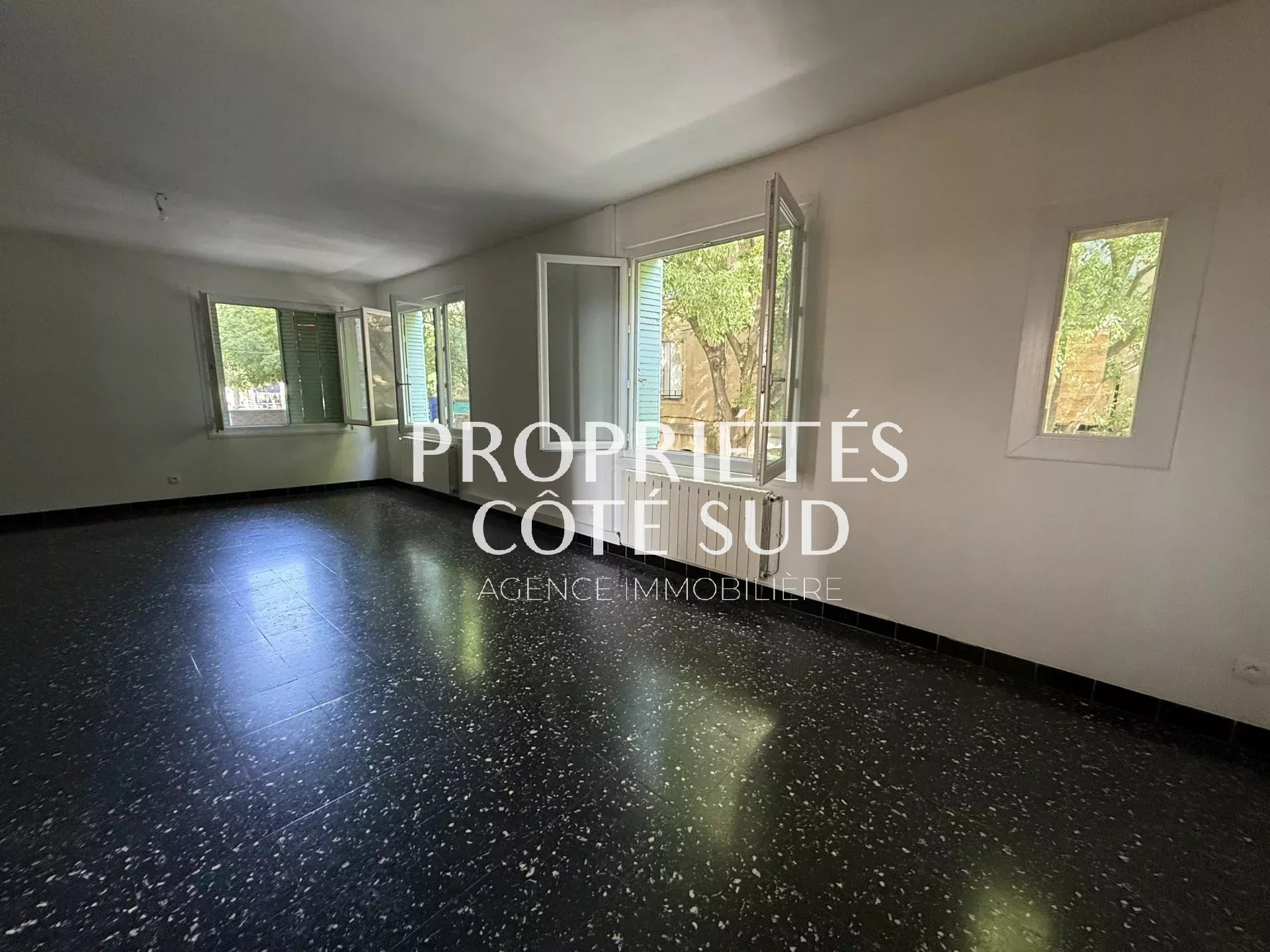 Maison à vendre à Laudun l ardoise, 157 m², 6 pièces – photo 2 sur 8